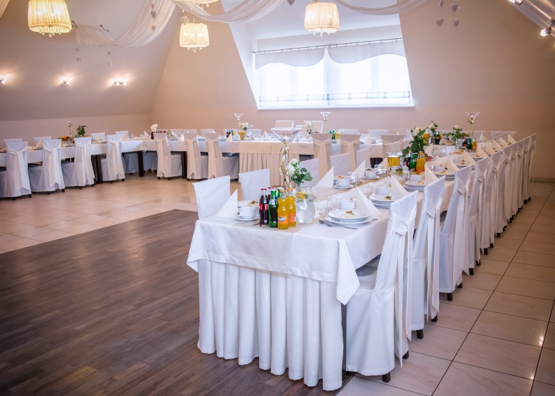 Sala weselna Opole - stoły w kształcie podkowy